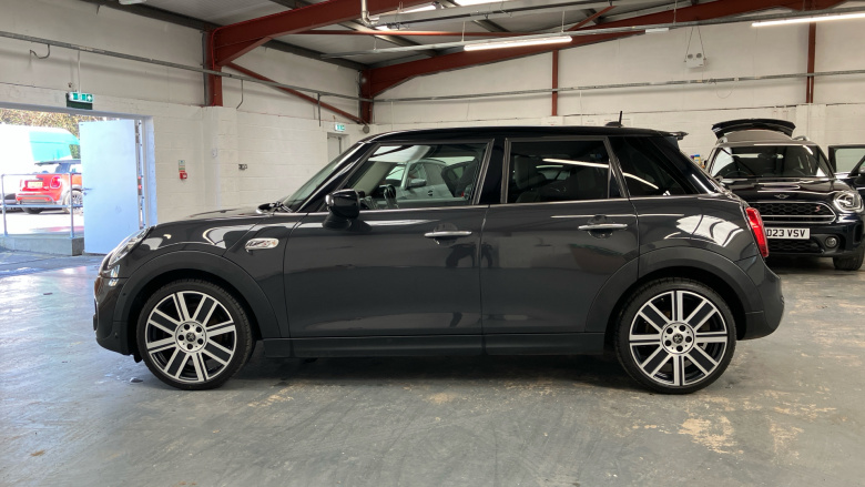 MINI Hatchback 2.0 Cooper S Exclusive II 5dr Auto [Comfort/Nav] Petrol Hatchback